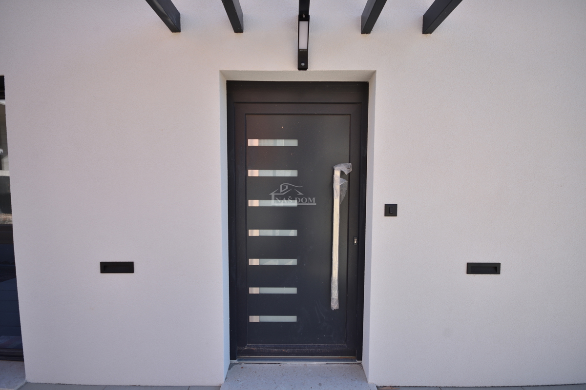 Vodice - Doppia casa S1 con piscina, vista mare