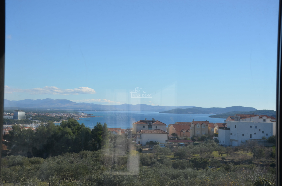 Vodice - Doppia casa S1 con piscina, vista mare