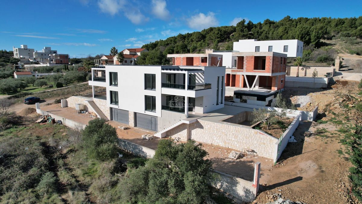 Vodice - Doppia casa S1 con piscina, vista mare