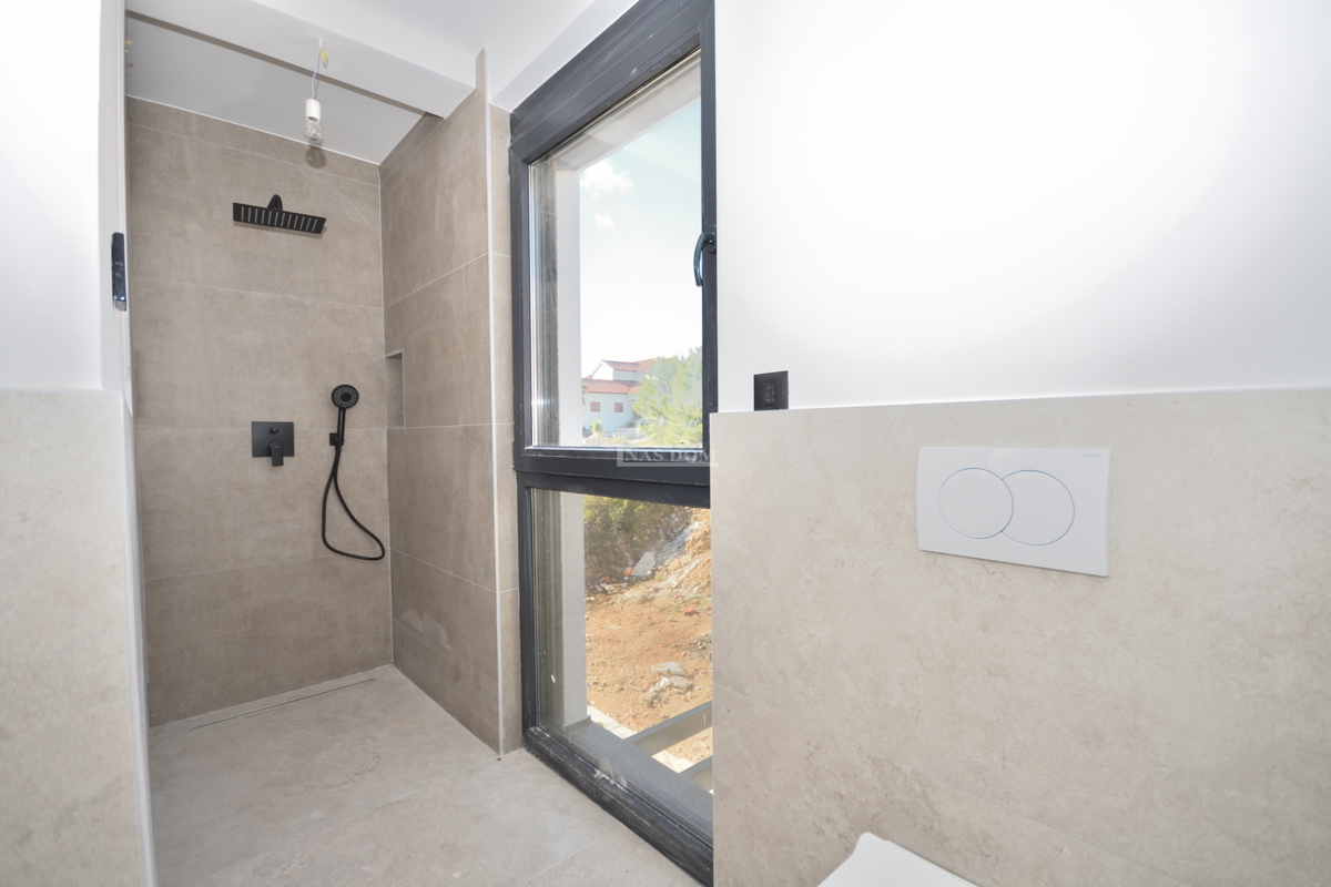 Vodice - Doppia casa S1 con piscina, vista mare