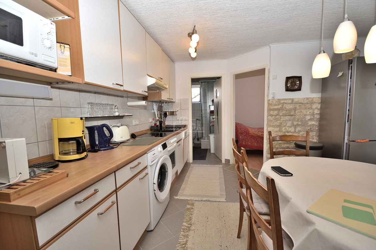 Tribunj - casa con due appartamenti, a 600 m dalla spiaggia