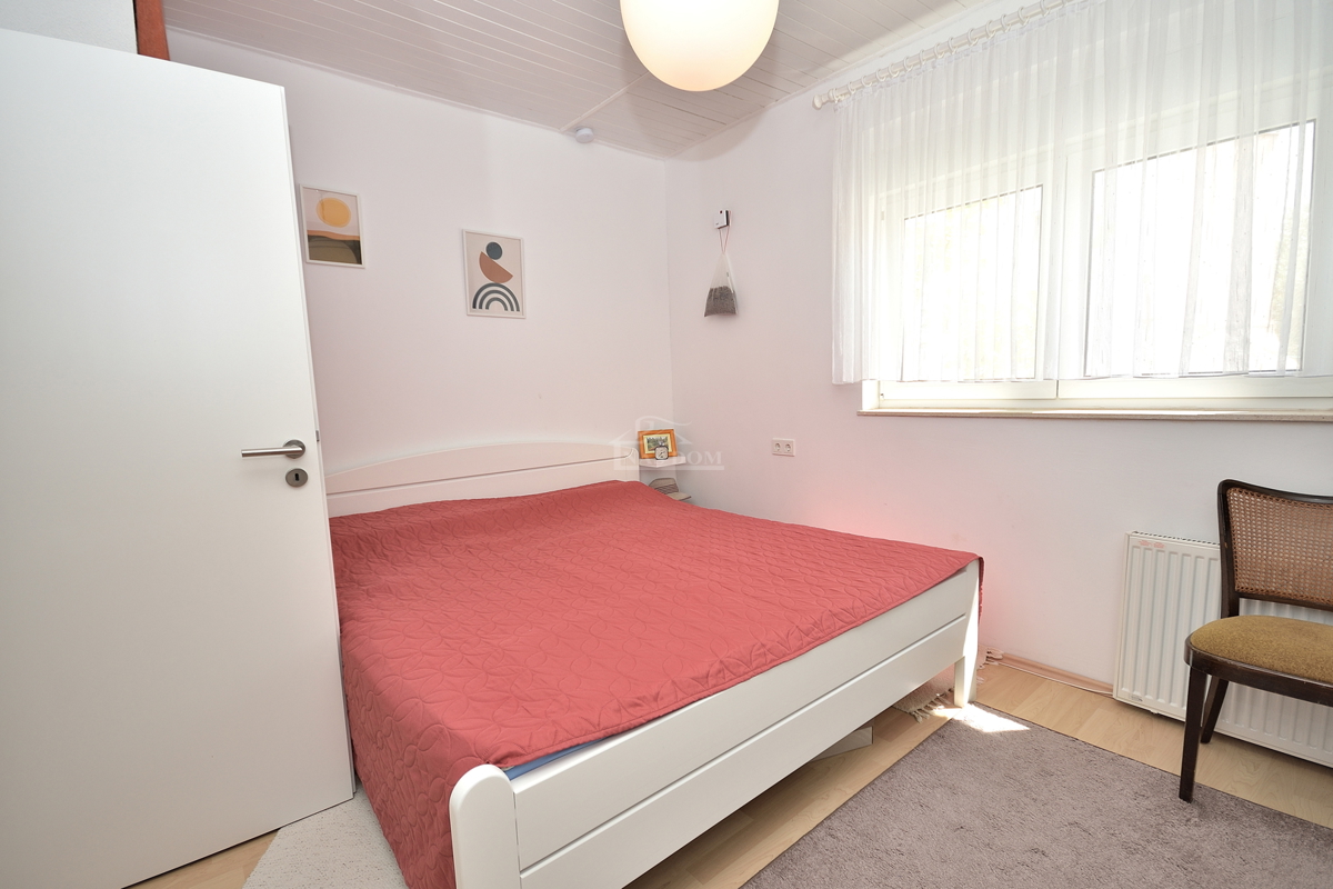 Tribunj - casa con due appartamenti, a 600 m dalla spiaggia