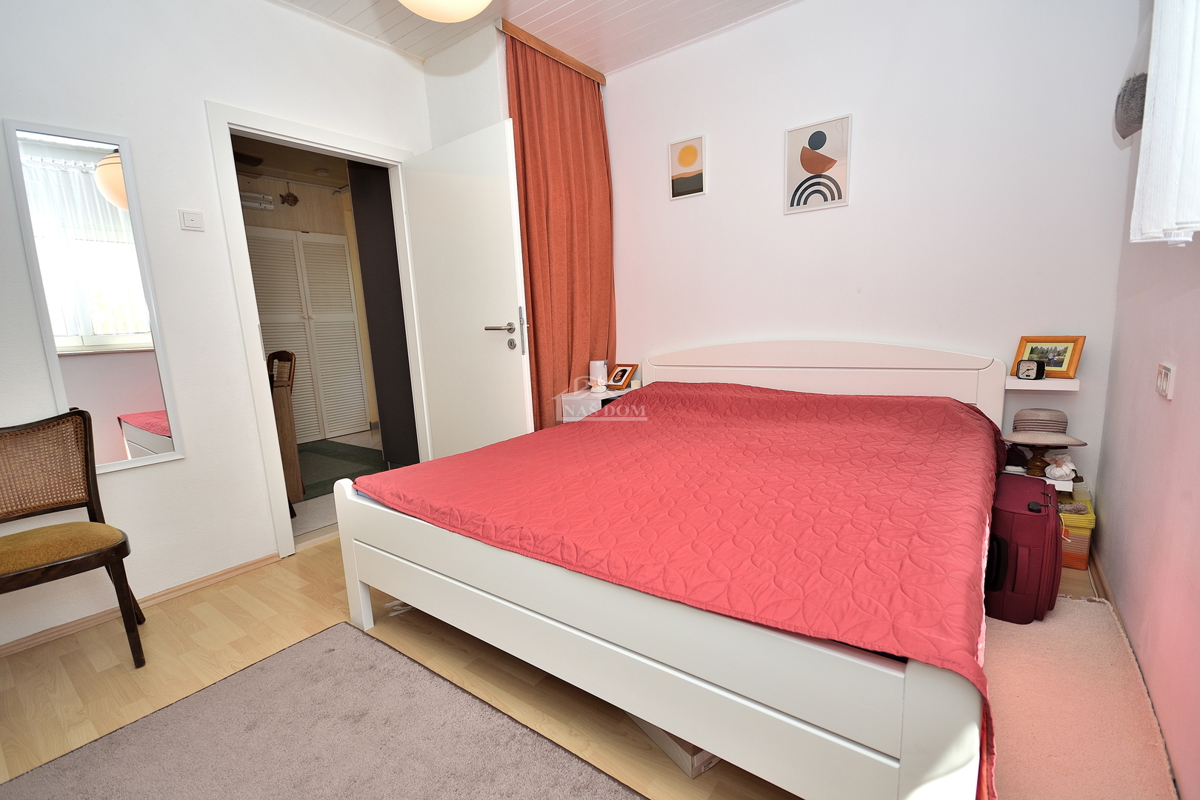 Tribunj - casa con due appartamenti, a 600 m dalla spiaggia