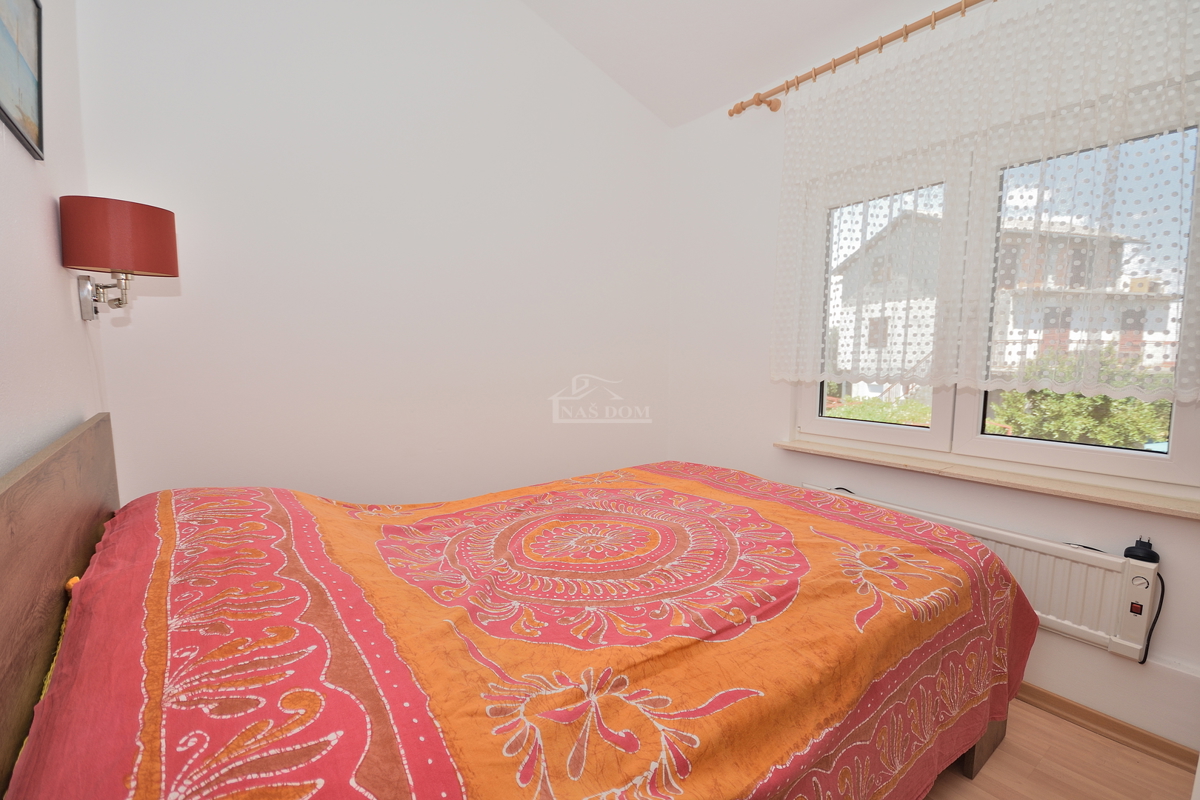 Tribunj - casa con due appartamenti, a 600 m dalla spiaggia