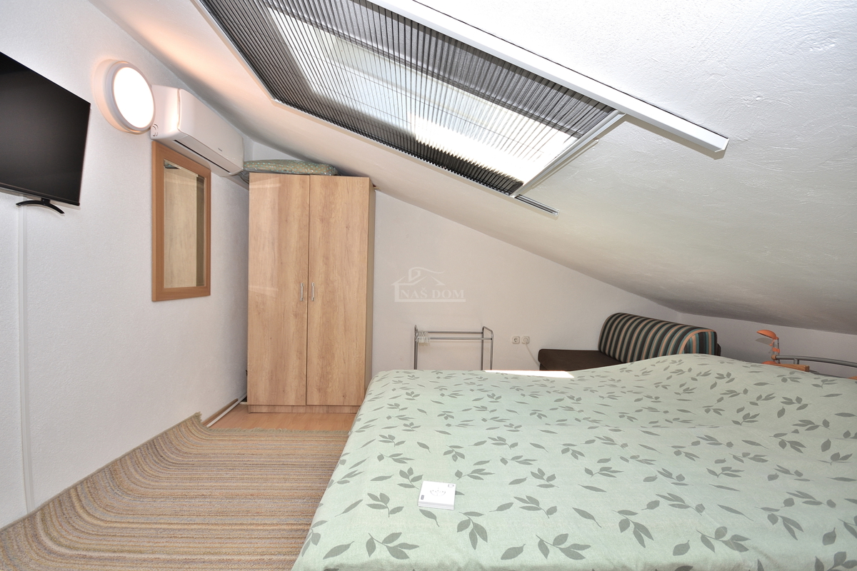 Tribunj - casa con due appartamenti, a 600 m dalla spiaggia