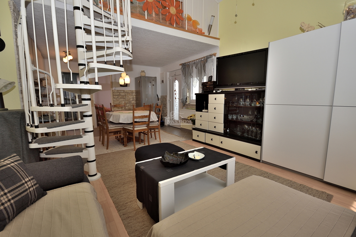 Tribunj - casa con due appartamenti, a 600 m dalla spiaggia