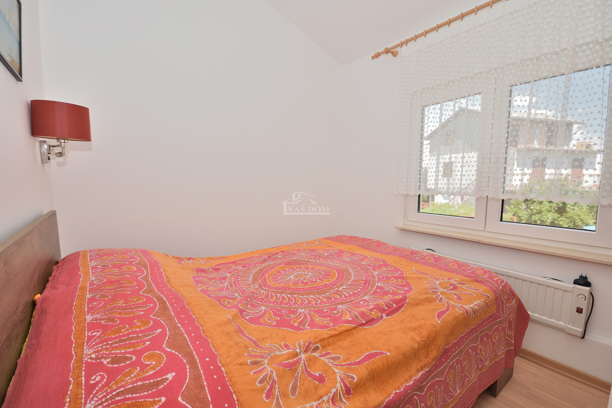 Tribunj - casa con due appartamenti, a 600 m dalla spiaggia