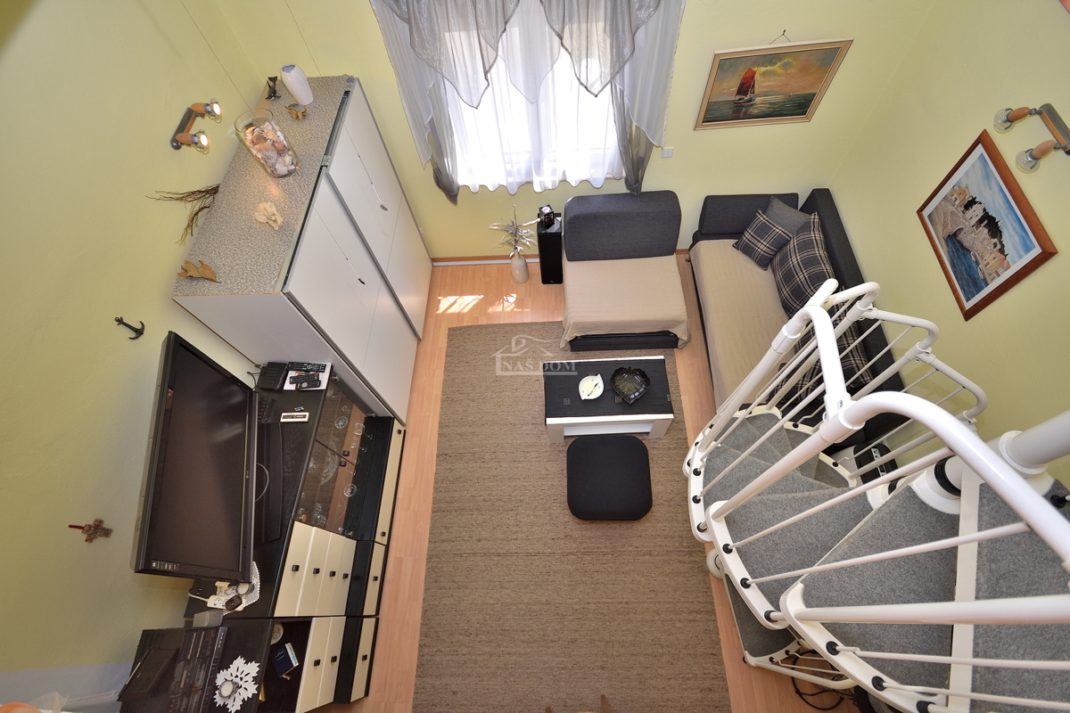 Tribunj - casa con due appartamenti, a 600 m dalla spiaggia