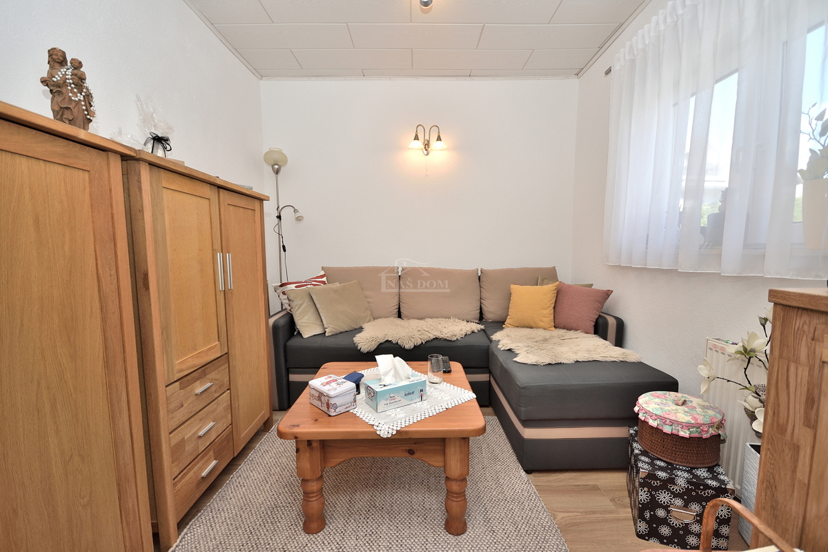 Tribunj - casa con due appartamenti, a 600 m dalla spiaggia