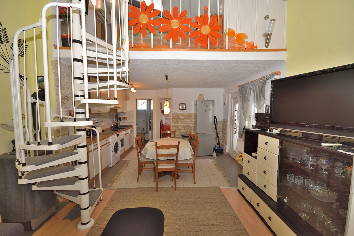 Tribunj - casa con due appartamenti, a 600 m dalla spiaggia