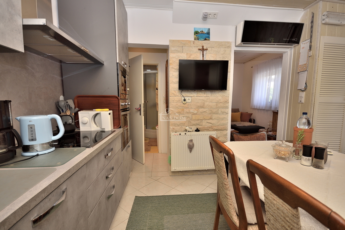 Tribunj - casa con due appartamenti, a 600 m dalla spiaggia