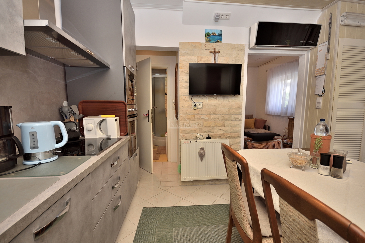 Tribunj - casa con due appartamenti, a 600 m dalla spiaggia