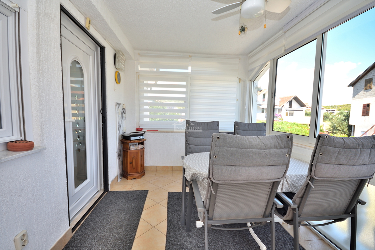 Tribunj - casa con due appartamenti, a 600 m dalla spiaggia