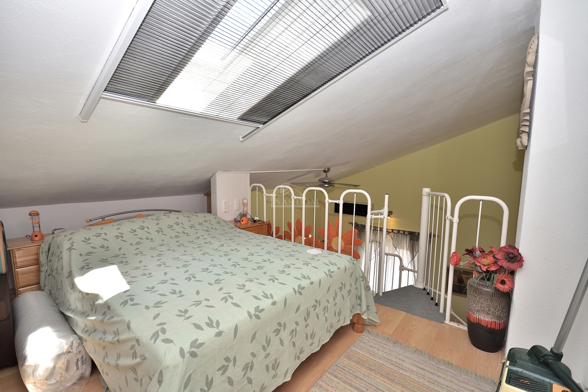 Tribunj - casa con due appartamenti, a 600 m dalla spiaggia