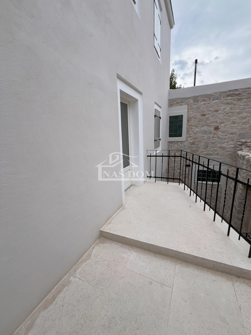 Casa in pietra Murter / Betina