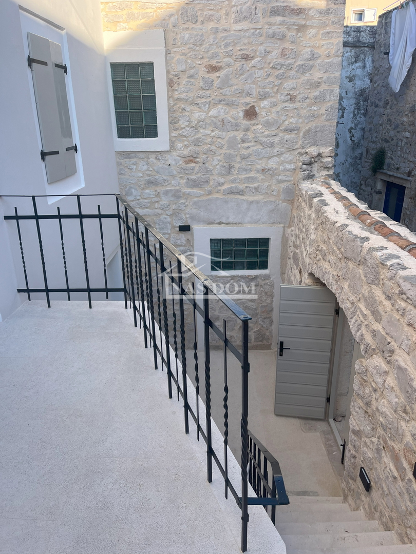 Casa in pietra Murter / Betina