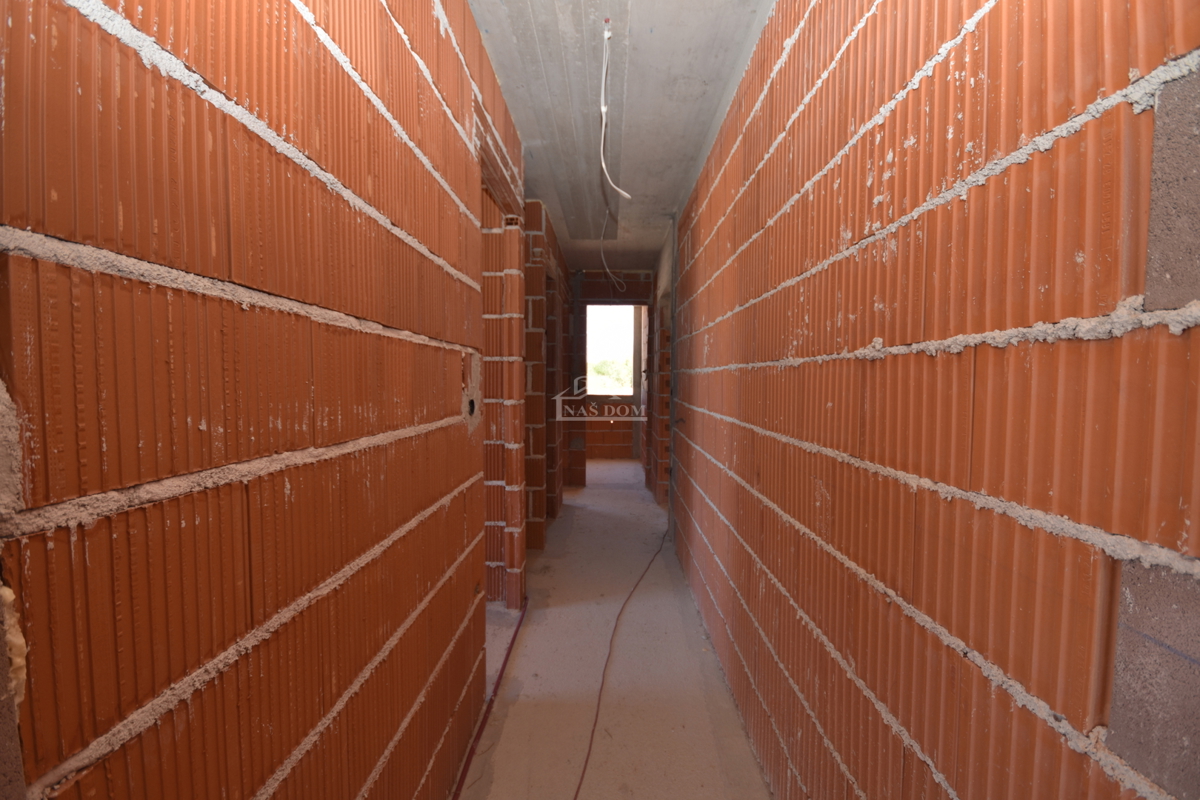 Appartamento di lusso S2 con piscina e giardino al piano terra di una nuova costruzione – Vodice