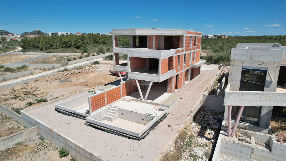 Appartamento di lusso S2 con piscina e giardino al piano terra di una nuova costruzione – Vodice