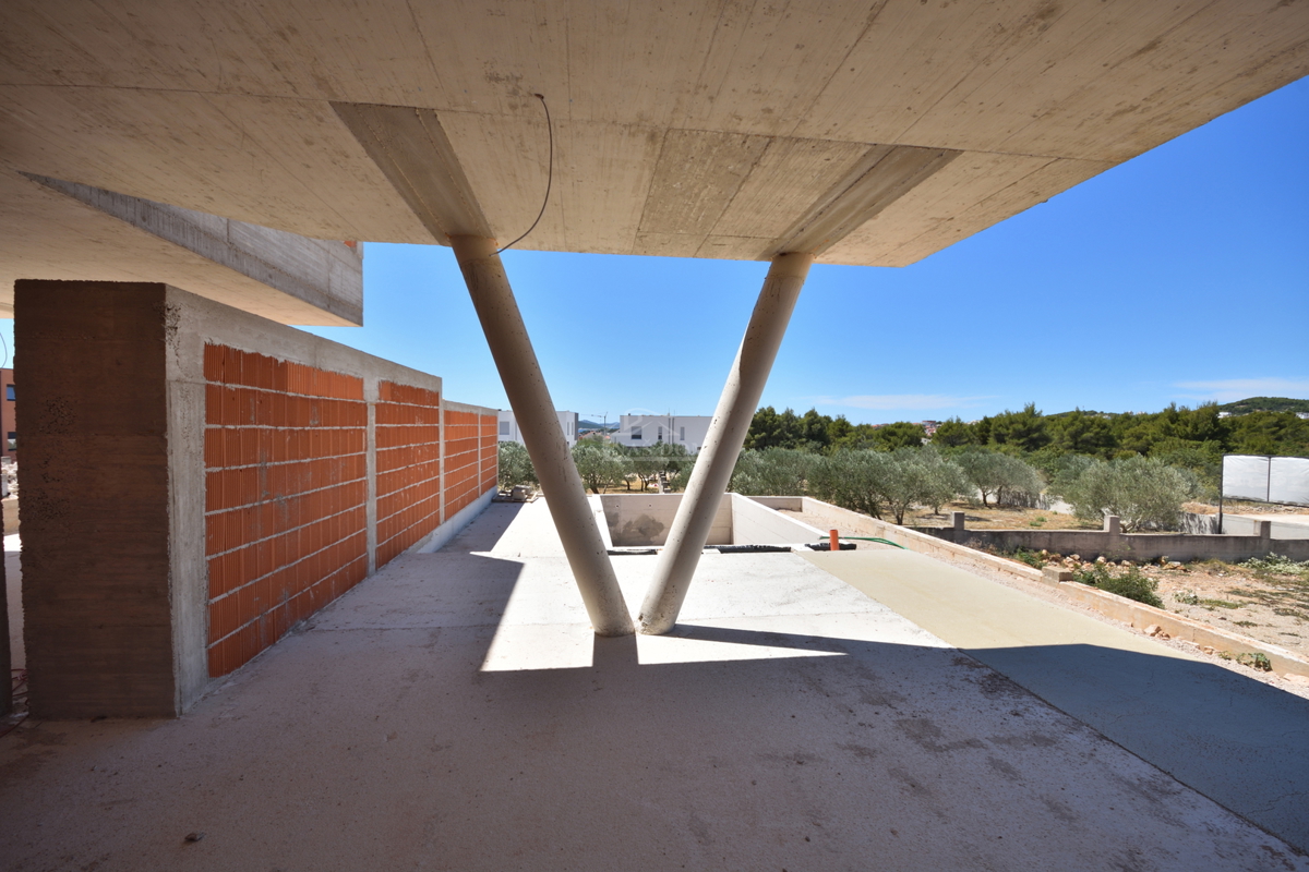 Appartamento di lusso S2 con piscina e giardino al piano terra di una nuova costruzione – Vodice