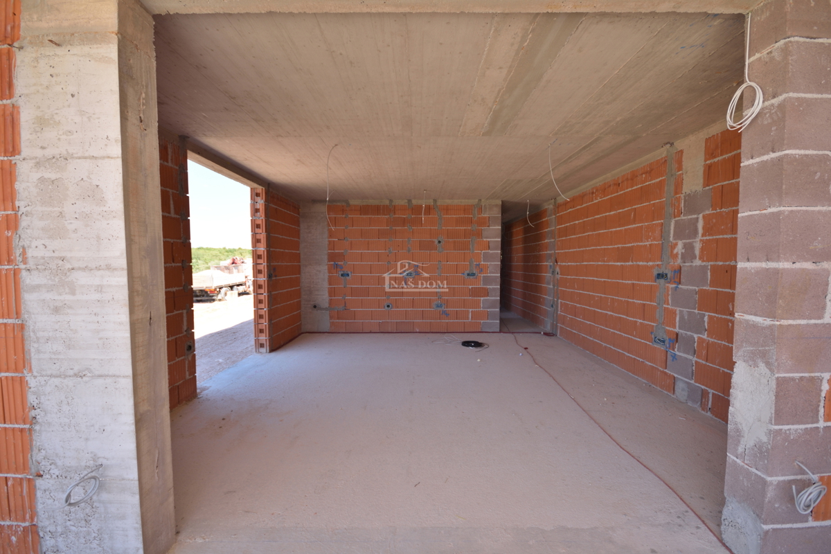 Appartamento di lusso S2 con piscina e giardino al piano terra di una nuova costruzione – Vodice