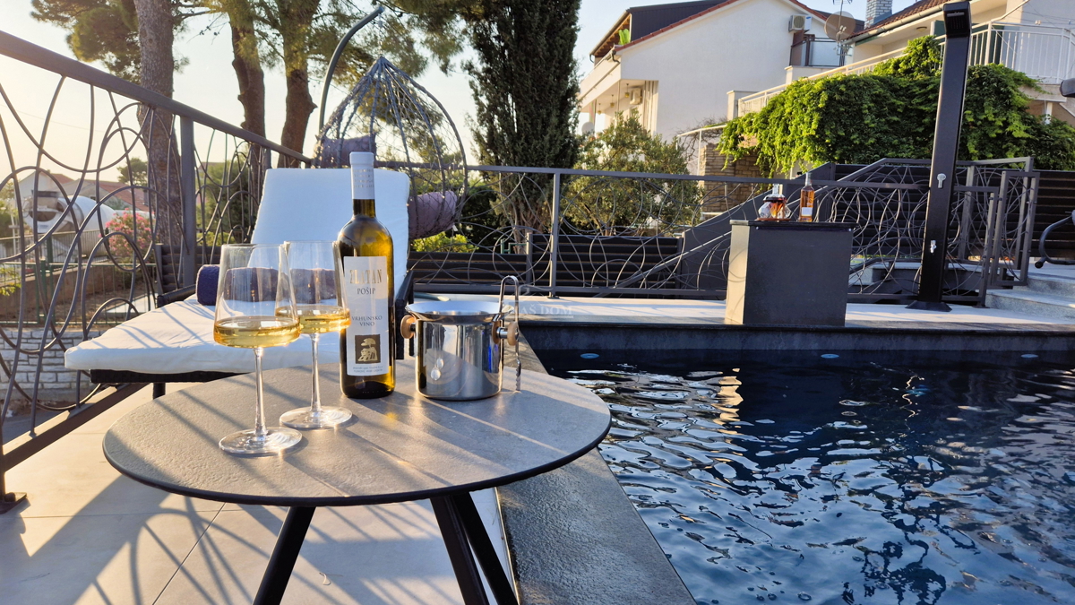 Brodarica - Villa con piscina, a 70 m dal mare