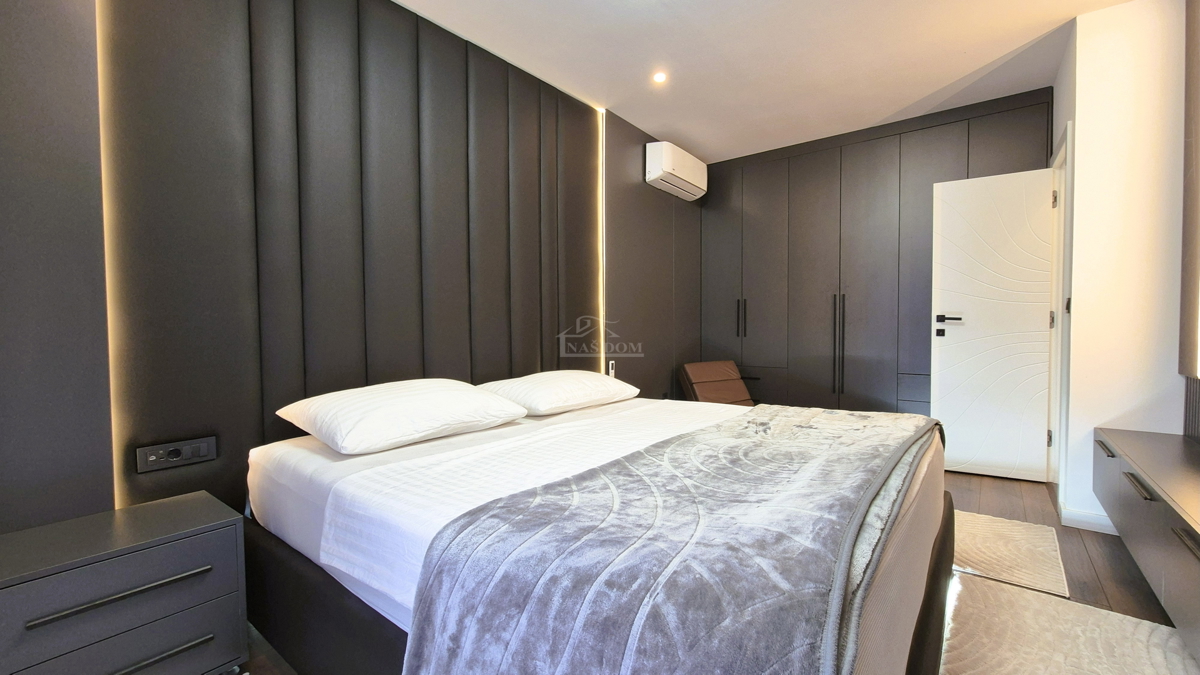 Brodarica - Villa con piscina, a 70 m dal mare