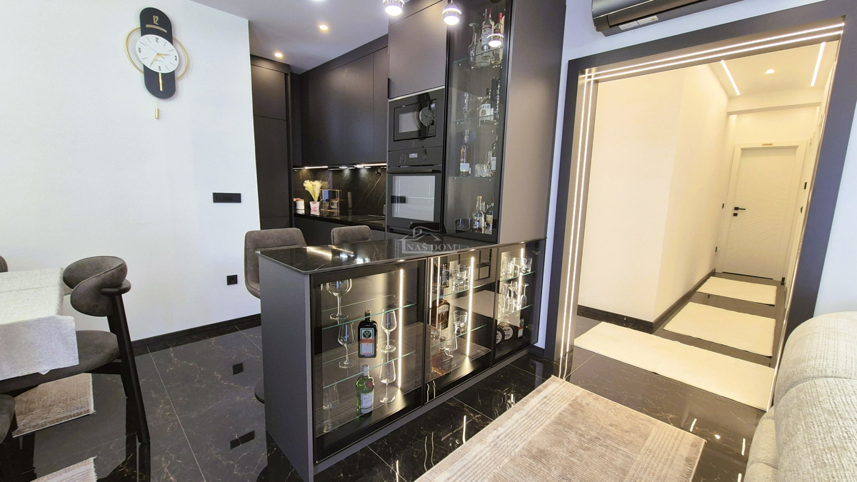 Brodarica - Villa con piscina, a 70 m dal mare