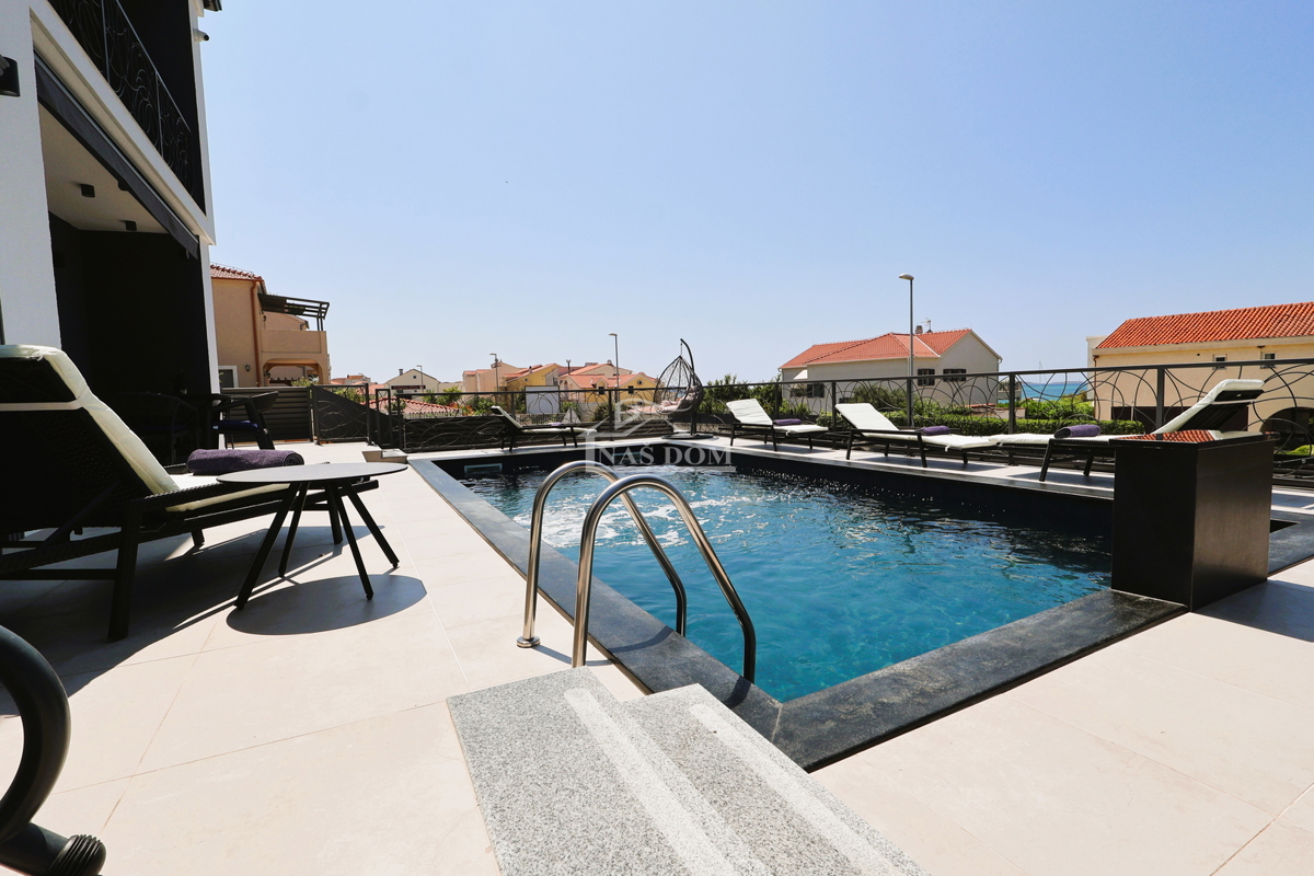 Brodarica - Villa con piscina, a 70 m dal mare