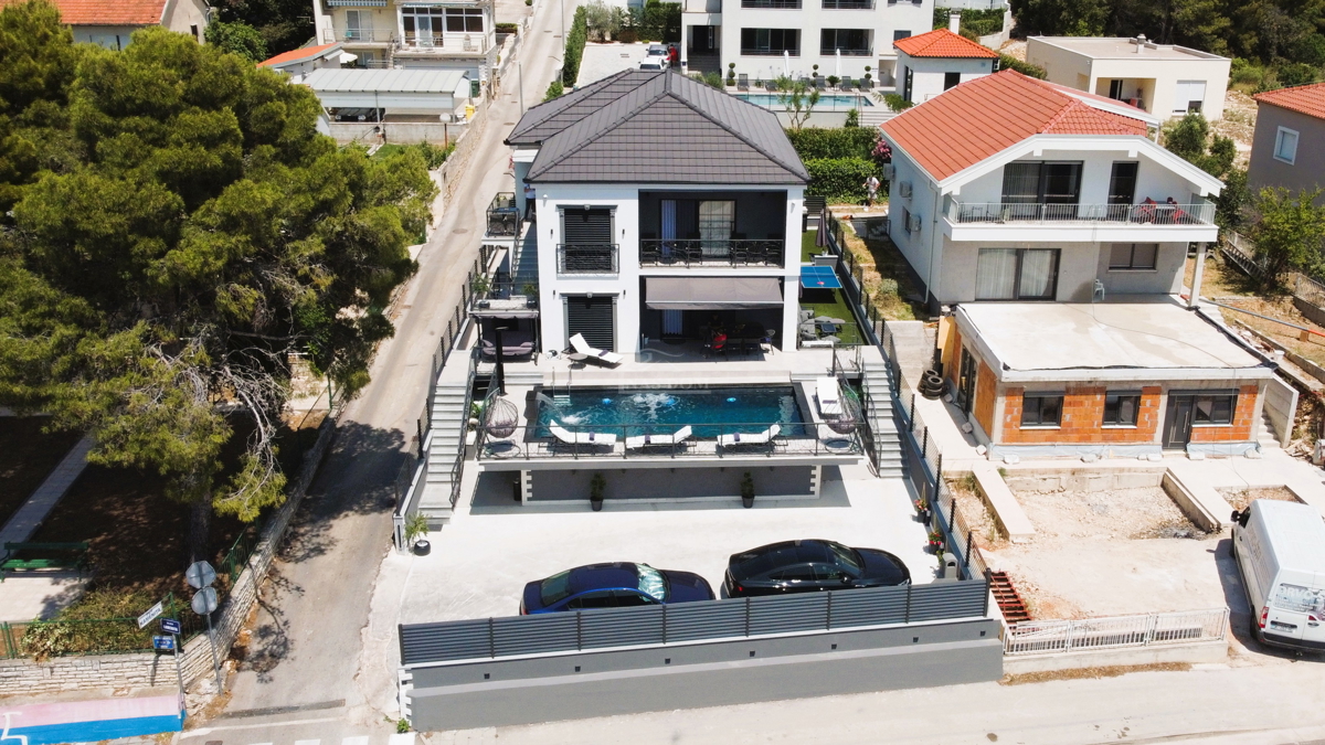 Brodarica - Villa con piscina, a 70 m dal mare