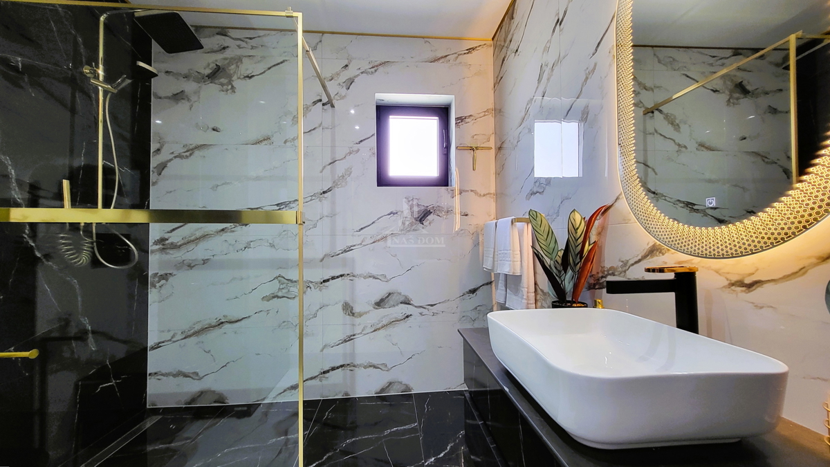 Brodarica - Villa con piscina, a 70 m dal mare