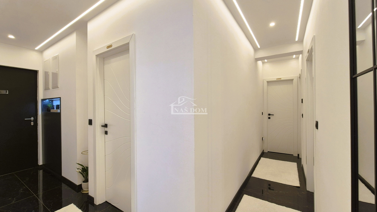 Brodarica - Villa con piscina, a 70 m dal mare