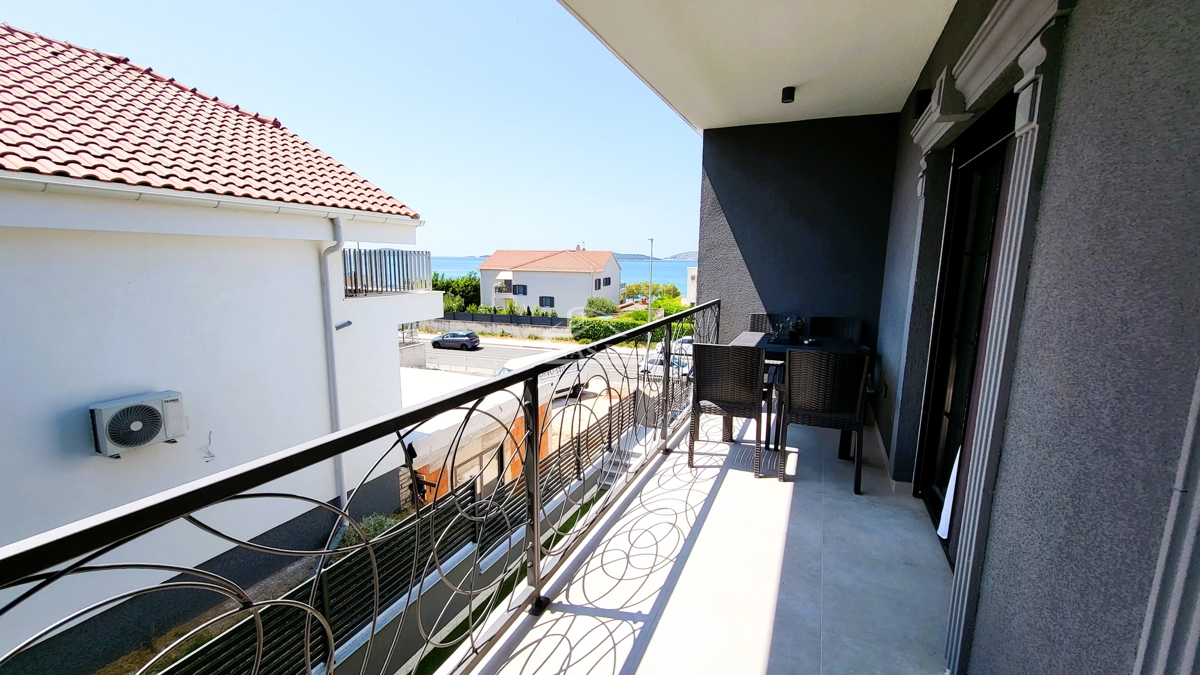 Brodarica - Villa con piscina, a 70 m dal mare