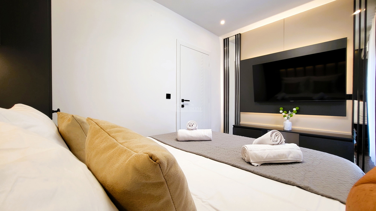 Brodarica - Villa con piscina, a 70 m dal mare