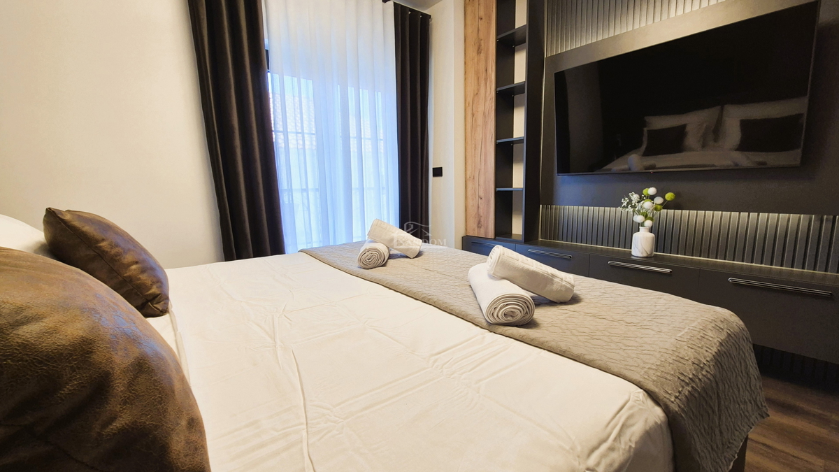 Brodarica - Villa con piscina, a 70 m dal mare