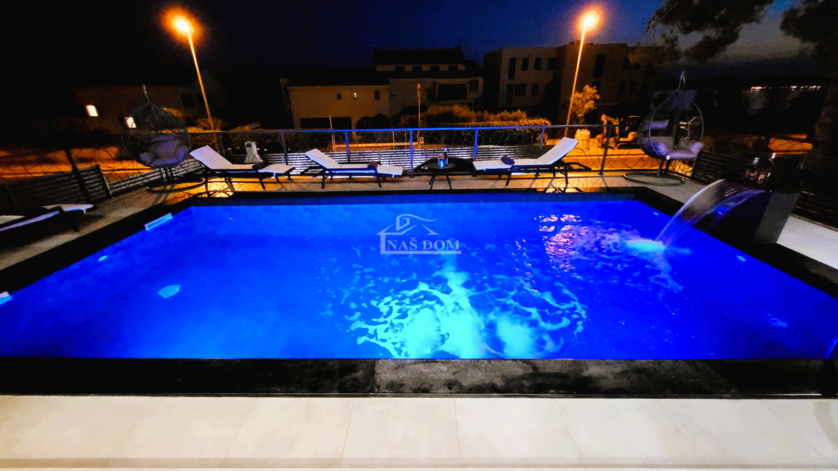 Brodarica - Villa con piscina, a 70 m dal mare