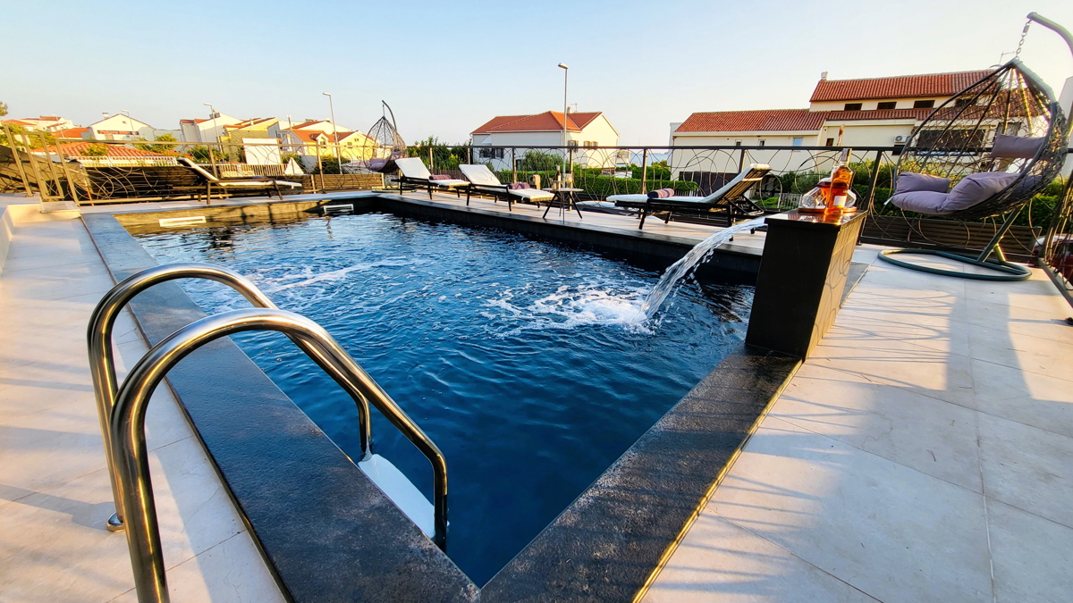 Brodarica - Villa con piscina, a 70 m dal mare