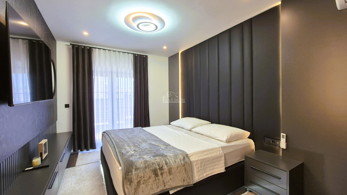 Brodarica - Villa con piscina, a 70 m dal mare