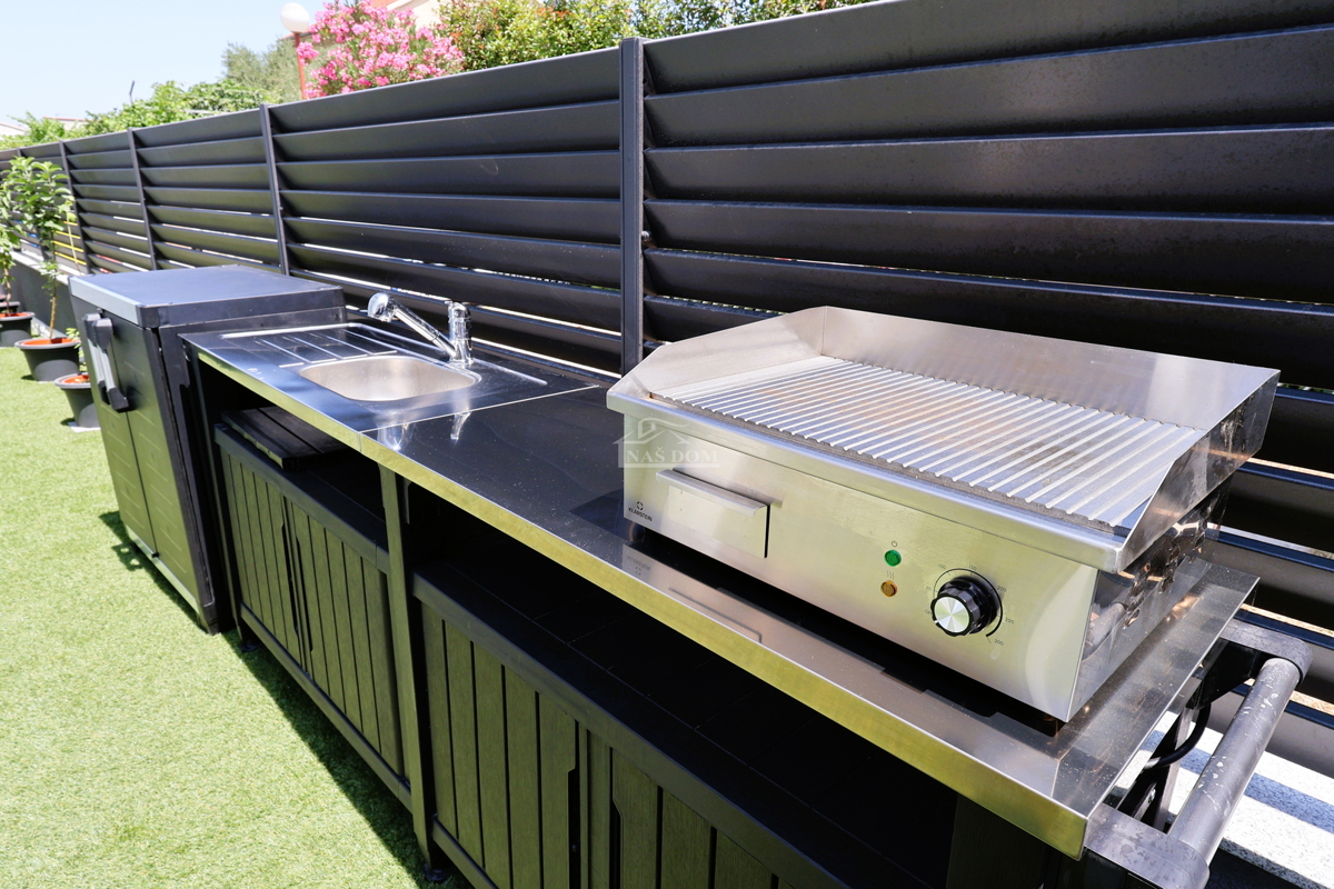 Brodarica - Villa con piscina, a 70 m dal mare