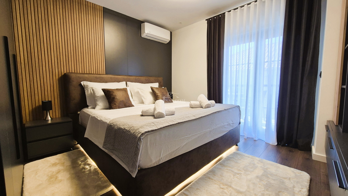 Brodarica - Villa con piscina, a 70 m dal mare