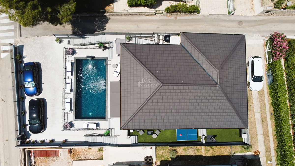 Brodarica - Villa con piscina, a 70 m dal mare