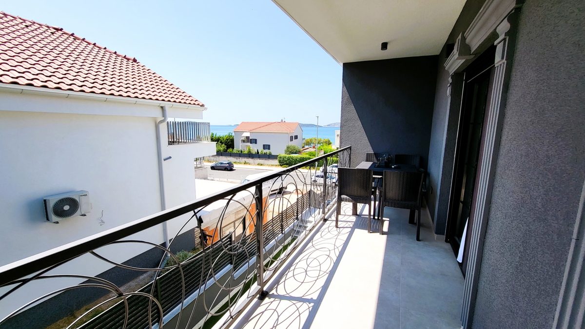 Brodarica - Villa con piscina, a 70 m dal mare