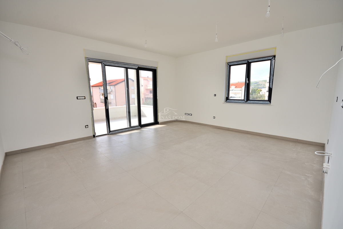 Vodice - **NUOVA COSTRUZIONE** Appartamento S3 con due camere da letto, primo piano, vista mare