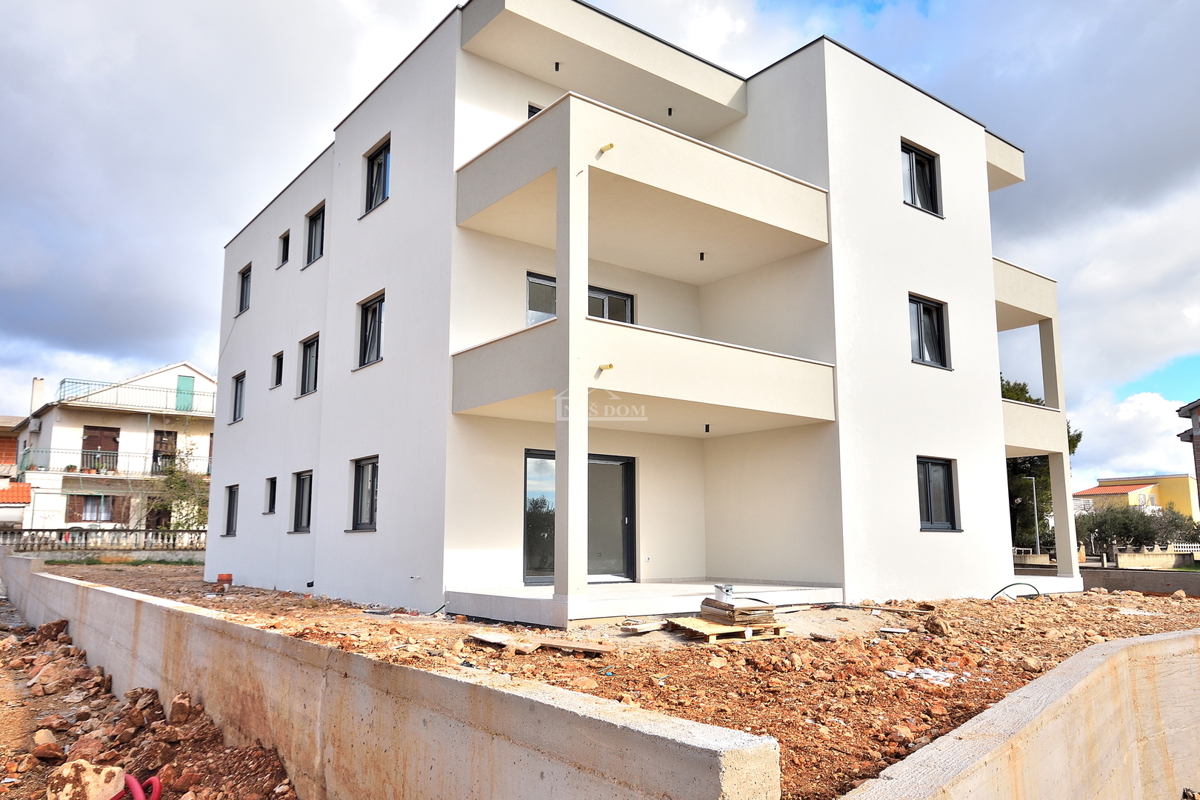 Vodice - **NUOVA COSTRUZIONE** Appartamento S3 con due camere da letto, primo piano, vista mare