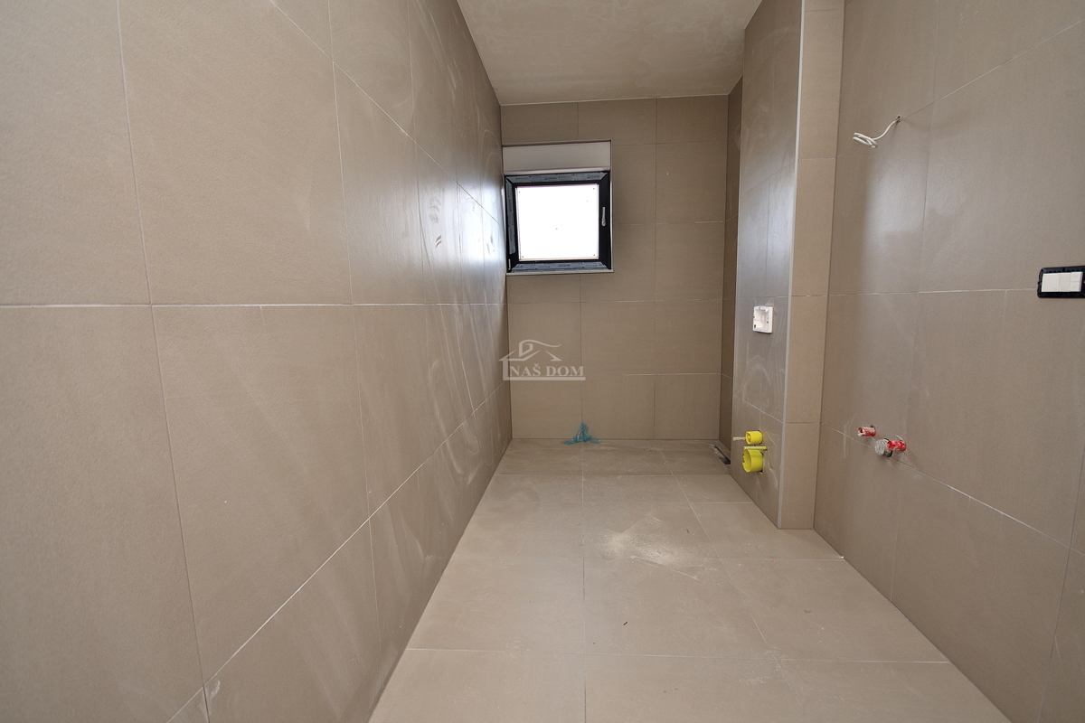 Vodice - **NUOVA COSTRUZIONE** Appartamento S3 con due camere da letto, primo piano, vista mare