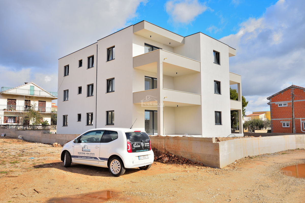 Vodice - **NUOVA COSTRUZIONE** Appartamento S3 con due camere da letto, primo piano, vista mare