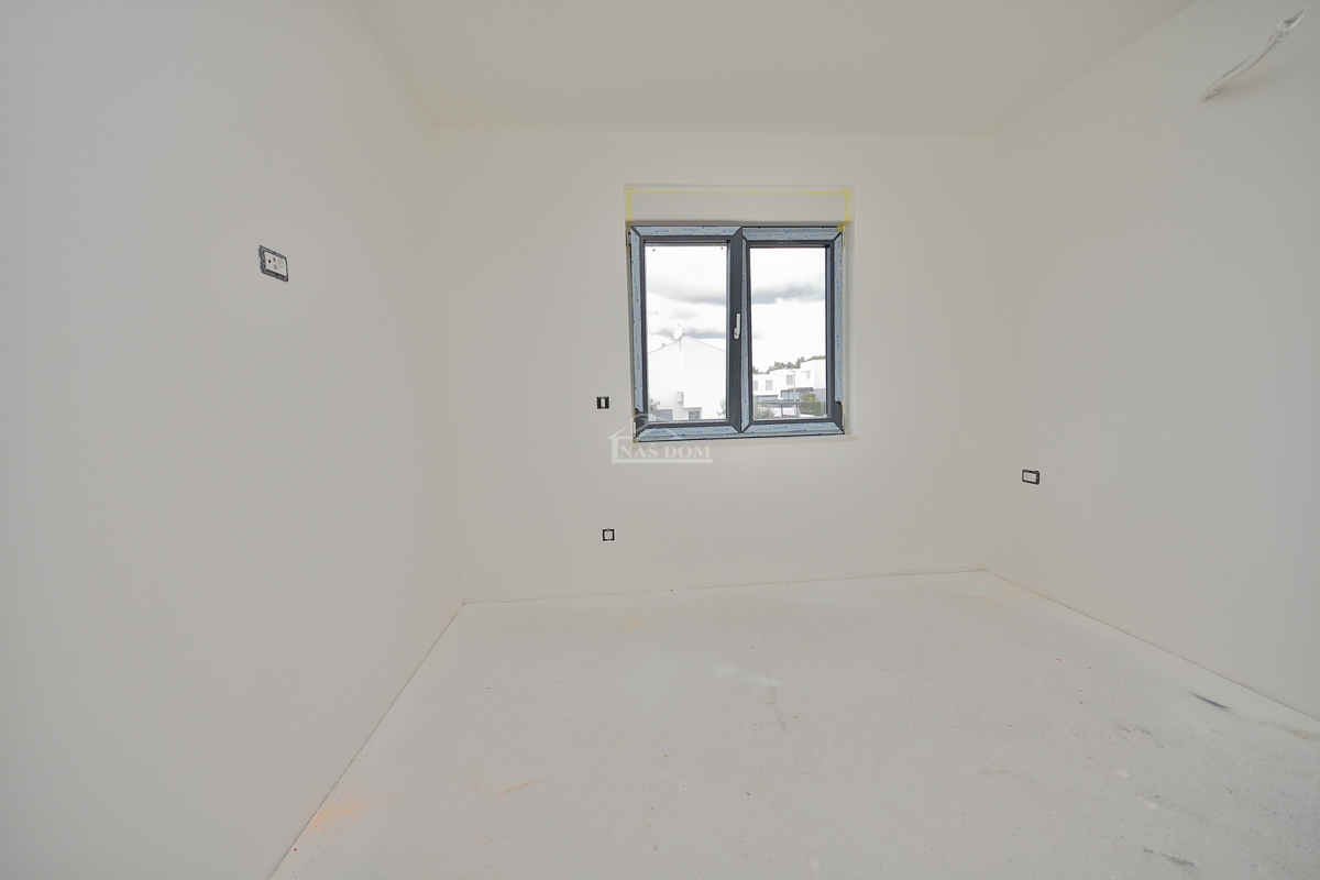 Vodice - **NUOVA COSTRUZIONE** Appartamento S3 con due camere da letto, primo piano, vista mare