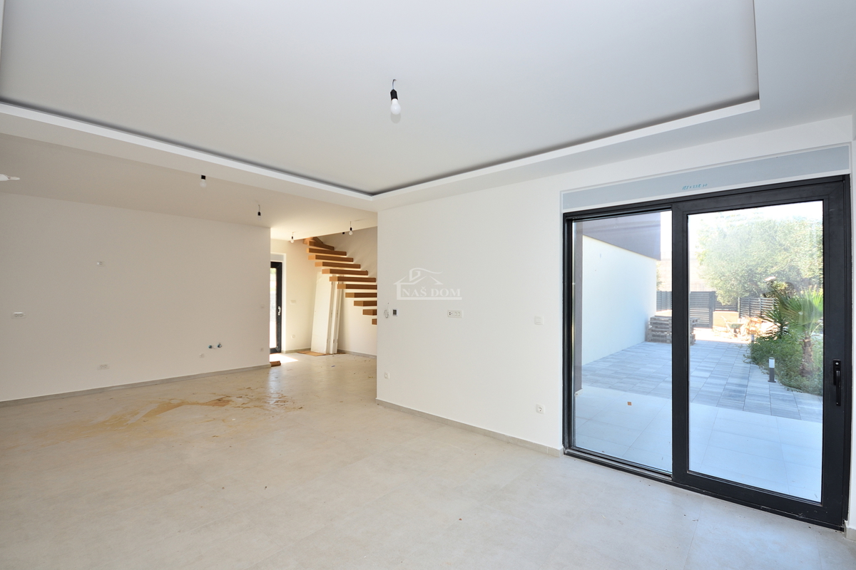 Srima, Vodice - Dvojna kuća S2 con piscina vicino alla spiaggia