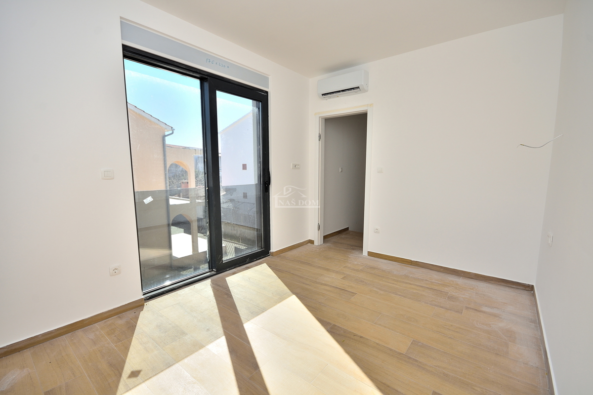 Srima, Vodice - Dvojna kuća S2 con piscina vicino alla spiaggia