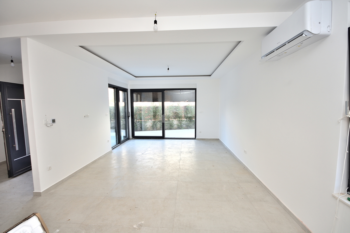 Srima, Vodice - Dvojna kuća S2 con piscina vicino alla spiaggia