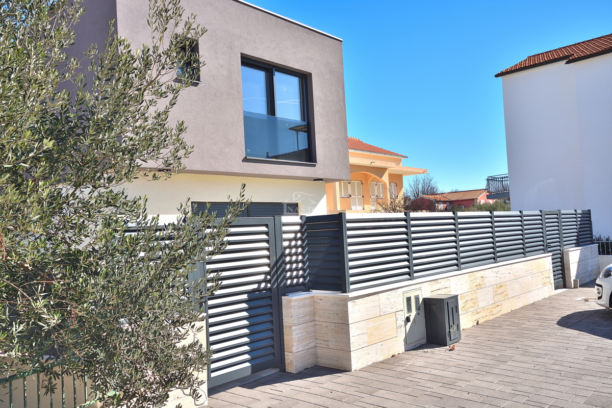 Srima, Vodice - Dvojna kuća S2 con piscina vicino alla spiaggia